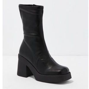 STEVE MADDEN KLAYTON BLACK BOOTS